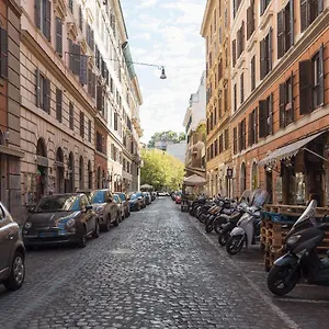 Lively Trastevere Renovated - Fromhometorome Rome